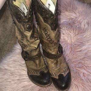 Corral round toe boots size 10